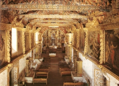 Interior barroco de la iglesia de Andahuaylillas